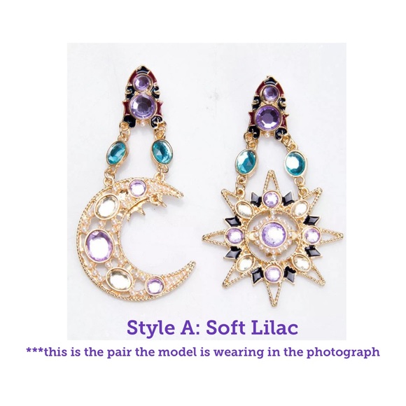 🔴 Moon & Star Chandelier Earrings - Picture 4 of 4